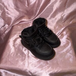 Nike Force 1 Mid shoes in black